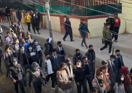 विश्व निकेतन माविमा अध्ययनरत छात्राले आत्महत्या गरेपछि विद्यार्थीको प्रदर्शन