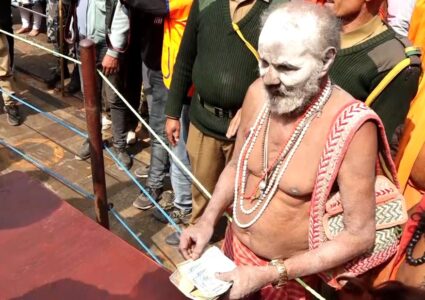 पशुपतिनाथ आएका साधुसन्तले कति पाए दक्षिणा ?