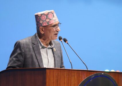 प्रचण्डलाई एमालेको प्रश्न : १० पुसमा एमालेसँग किन सहयात्रा गरेको ?