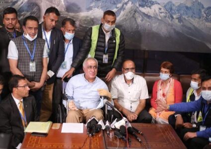 तीन महिनाको उपचारपछि चन्द्र भण्डारी फर्किए, यस्तो छ अवस्था