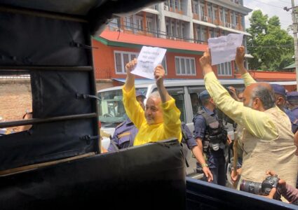शिर्ष नेताहरु भ्रष्ट भएकोले लोकतन्त्र खतरामा, पहाडीसहित १७ अधिकारकर्मी गिरफ्तार