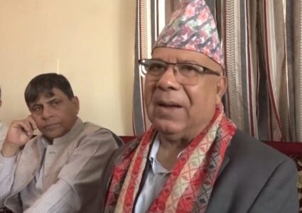 सरकारलाई कसैसँग नझुक्न माधब नेपालको सुझाब