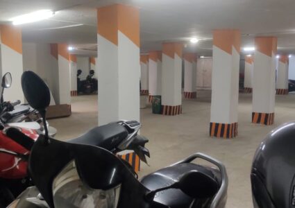 व्यावसायिक भवनहरूले पार्किङ शुल्क लिए ? तत्कालै यो नम्बरमा फोन गर्नुहोस्