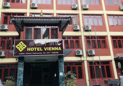 ठमेलको होटल भियनामा छापा,सञ्चालक दावा छिरिङ पक्राउ