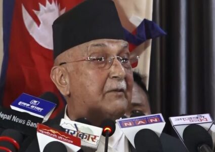 प्रचण्डमाथि खनिए ओली, एकपछि अर्को आरोप