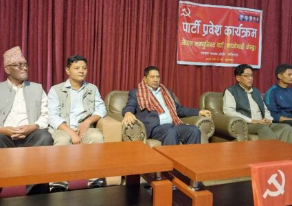 विभिन्न दल परित्याग गरी ३ सय जना नेकपा माओवादी केन्द्रमा प्रवेश