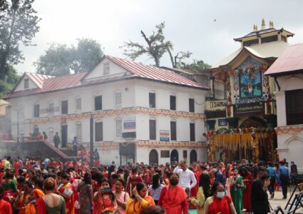 पशुपतिमा तीजको रौनक (तस्वीरहरु)