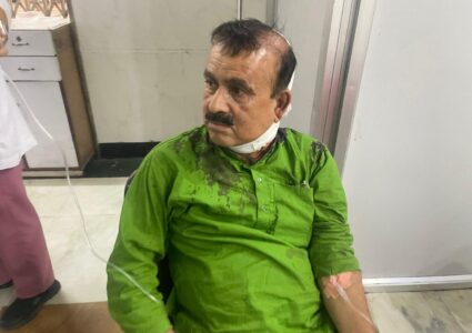 नेपाली कांग्रेसका सहमहामन्त्री महेन्द्र यादवमाथि रिपोर्टस क्लब बाहिर खुकुरी प्रहार