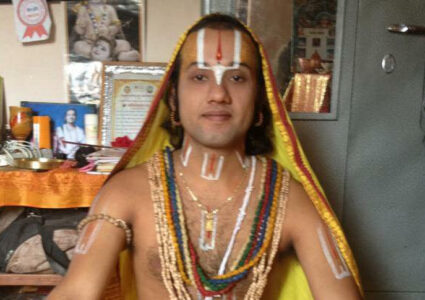 विवादास्पद धर्मगुरु आचार्य श्रीनिवास पक्राउ
