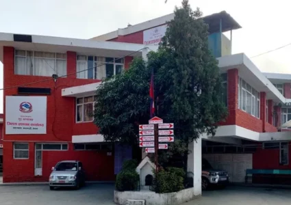 जिल्ला प्रशासन काठमाडौंले बोलायो एमालेका नेता बस्नेत र दुर्गा प्रसाईलाई