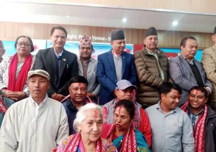 ललितपुर महालक्ष्मीमा मेयर लडेका नकुल थापासहित नेकपा एसका नेता एमालेमा फर्किए