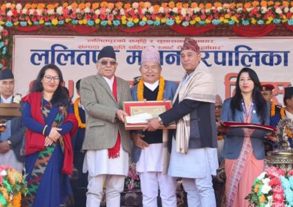पत्रकार ईश्वर महर्जनलाई “ललितपुर महानगर गौरव पुरस्कार”
