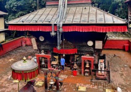 बज्रबाराही माई मन्दिरमा वर्षौंदेखि रोकिएको दैनिक नित्यपूजा मेयर महर्जनद्धारा शुभारम्भ