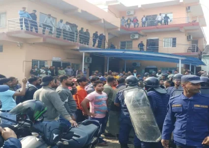 वीरगन्जका मेयर र उपमेयर समर्थकबीच कार्यालयमै कुटाकुट
