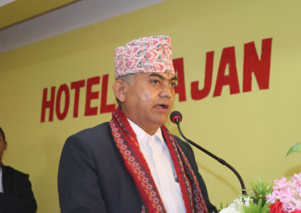 १ करोड २५ लाख रूपैयाँ घुस लिएको आरोपमा पूर्व रजिस्ट्रार उदयबहादुर पराजुली कार्यकक्षबाटै पक्राउ