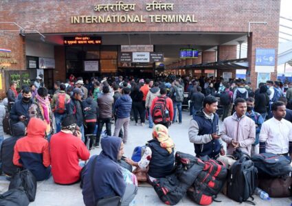एक वर्षमा १६ लाखभन्दा बढी नेपाली विदेश उडे, स्थायी बसोबासका लागि जाने ७० हजार