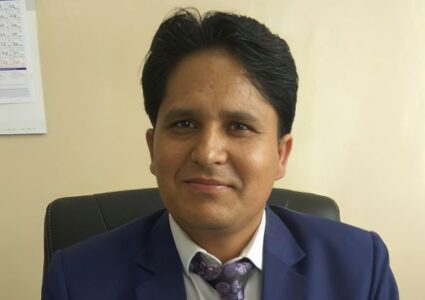 विमानस्थल अध्यागमन प्रमुखमाथि प्रहरीले गर्‍यो हातपात