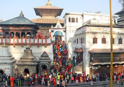 पशुपतिनाथमा महाशिवरात्रीको रौनक, सहज दर्शनको व्यवस्थाले भक्तजन खुशी