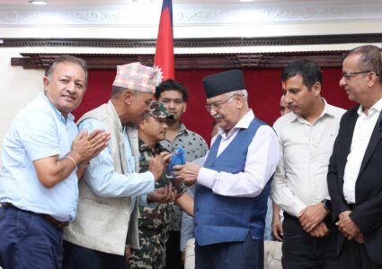 प्रधानमन्त्री ओलीलाई क्रसर उद्योग महासङ्घको ज्ञापन, यस्ता छन् माग