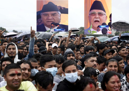 टुँडिखेलमा ओली–देउवाविरुद्व नाराबाजी, देउवा रिसाए, ओलीले फकाउने प्रयास गरे