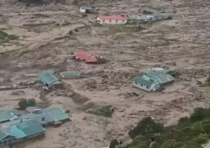 सोलुखुम्बुको थामे गाउँमा भीषण बाढीले वस्ती डुबानमा, ७ जनाको उद्वार