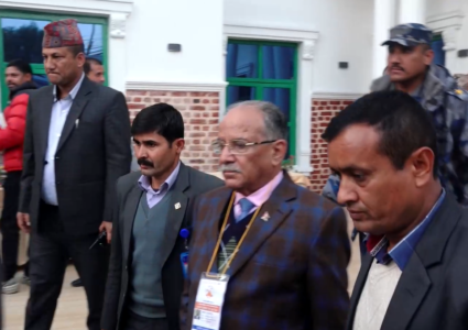 नेकपा माओवादी केन्द्रको बैठक : प्रचण्ड र पासाङमाथि प्रश्न, नेता कार्यकर्ताहरू श्रम र उत्पादनमा जोडिनुपर्ने
