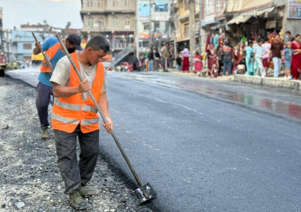 काठमाडौं महानगरपालिकामा धुलोरहित सडक कार्यक्रम धमाधम