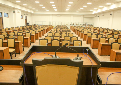 नयाँ सांसदहरुको पहिलो बैठकका लागि अस्थायी बैठक कक्षको तयारी (तस्बीरमा&hellip;